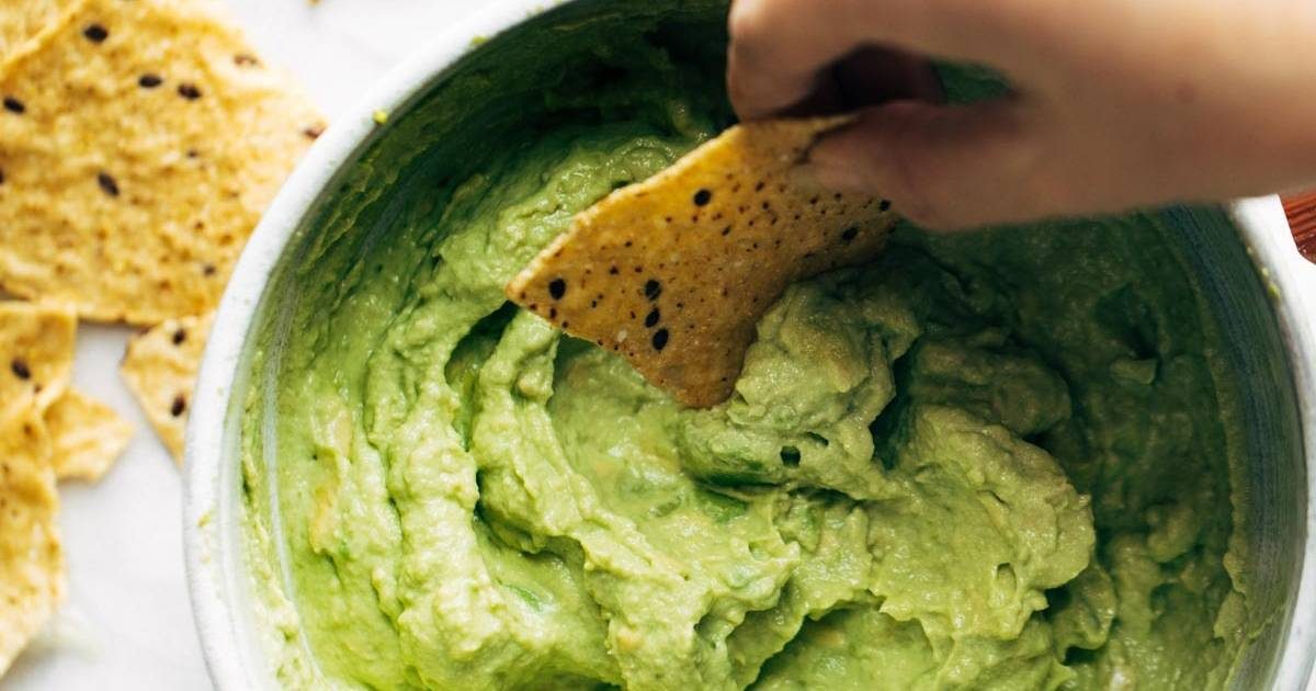 Minute Creamy Avocado Dip: 4 Ingredients & Keto Friendly